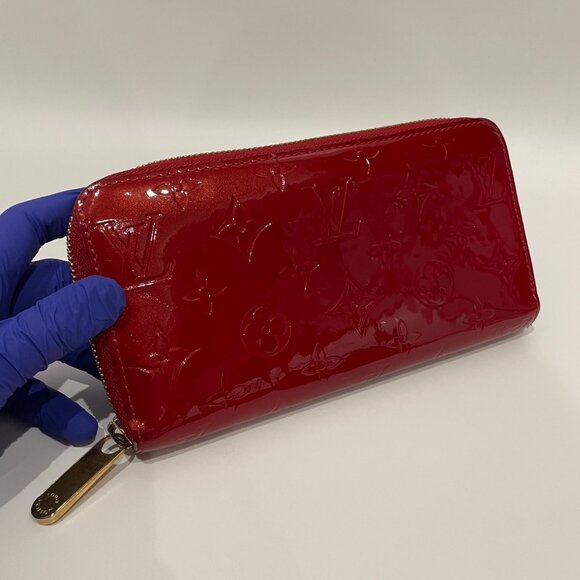 Louis Vuitton Red Vernis Zip Around Long Wallet Sku#85954 (Gently Used, rubbing) - Picture 12 of 13